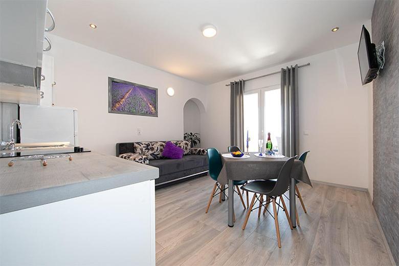 Apartmani “Karla” Promajna Exteriör bild